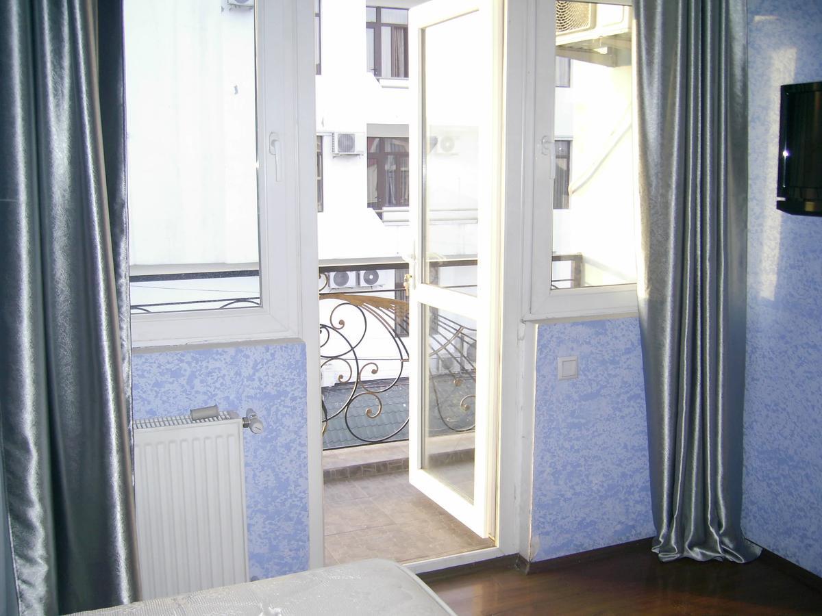 Hotel Vakhtanguri Batumi Exterior photo