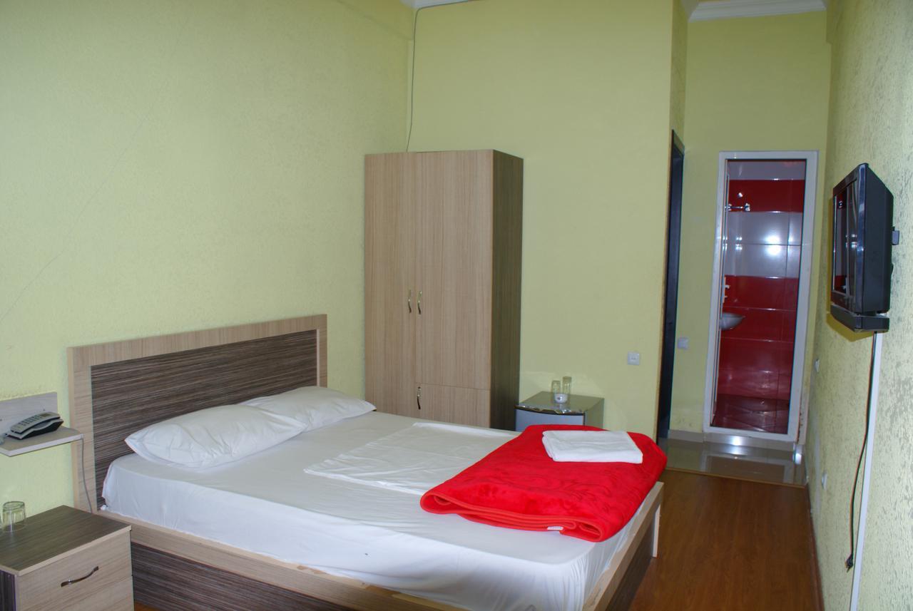 Hotel Vakhtanguri Batumi Exterior photo