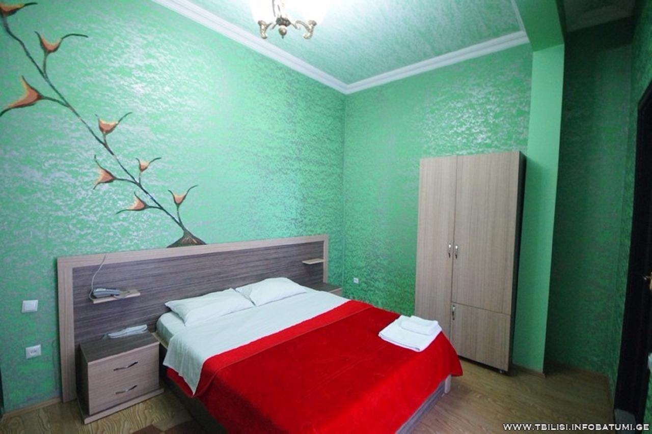Hotel Vakhtanguri Batumi Exterior photo
