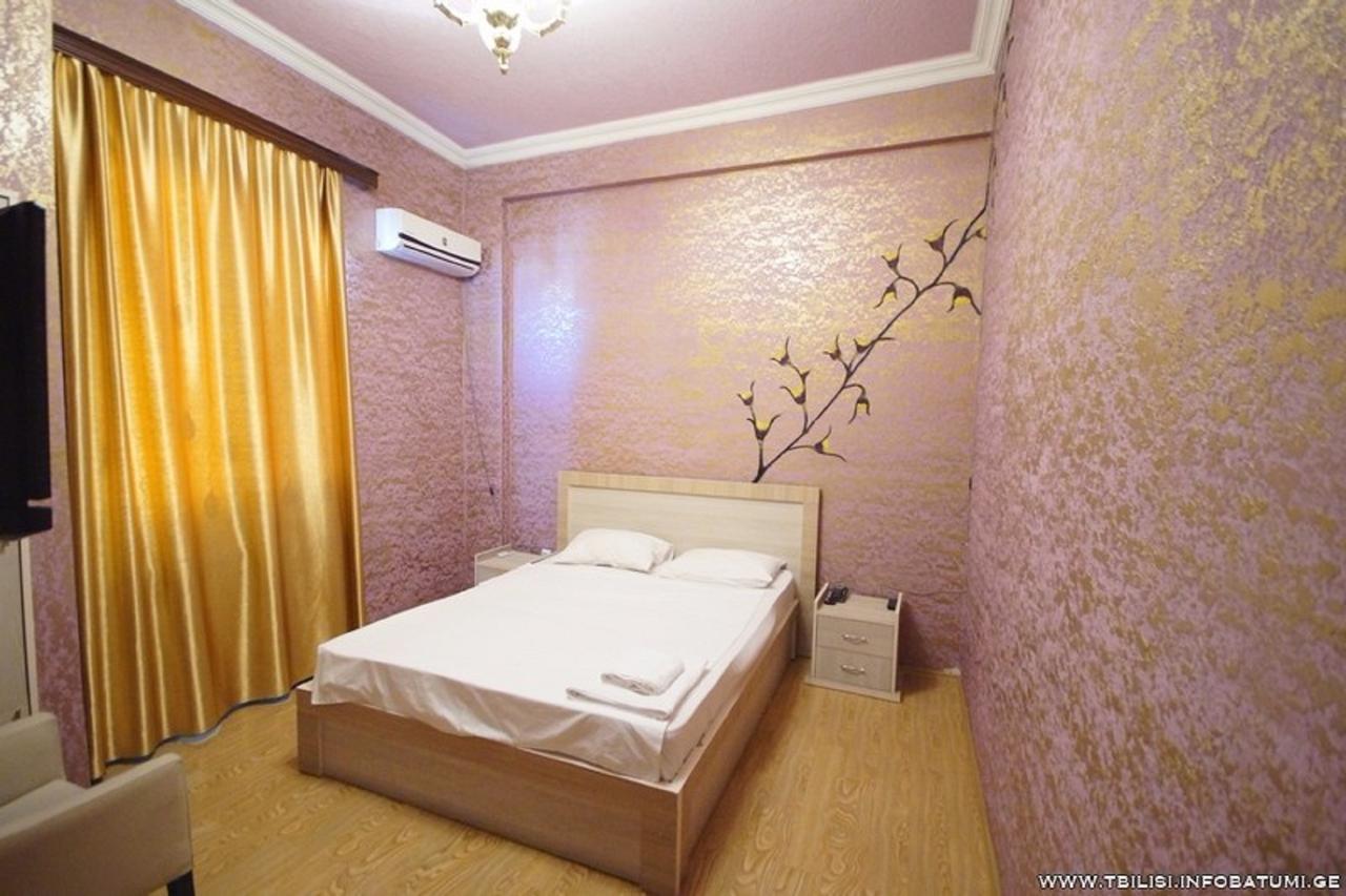 Hotel Vakhtanguri Batumi Exterior photo