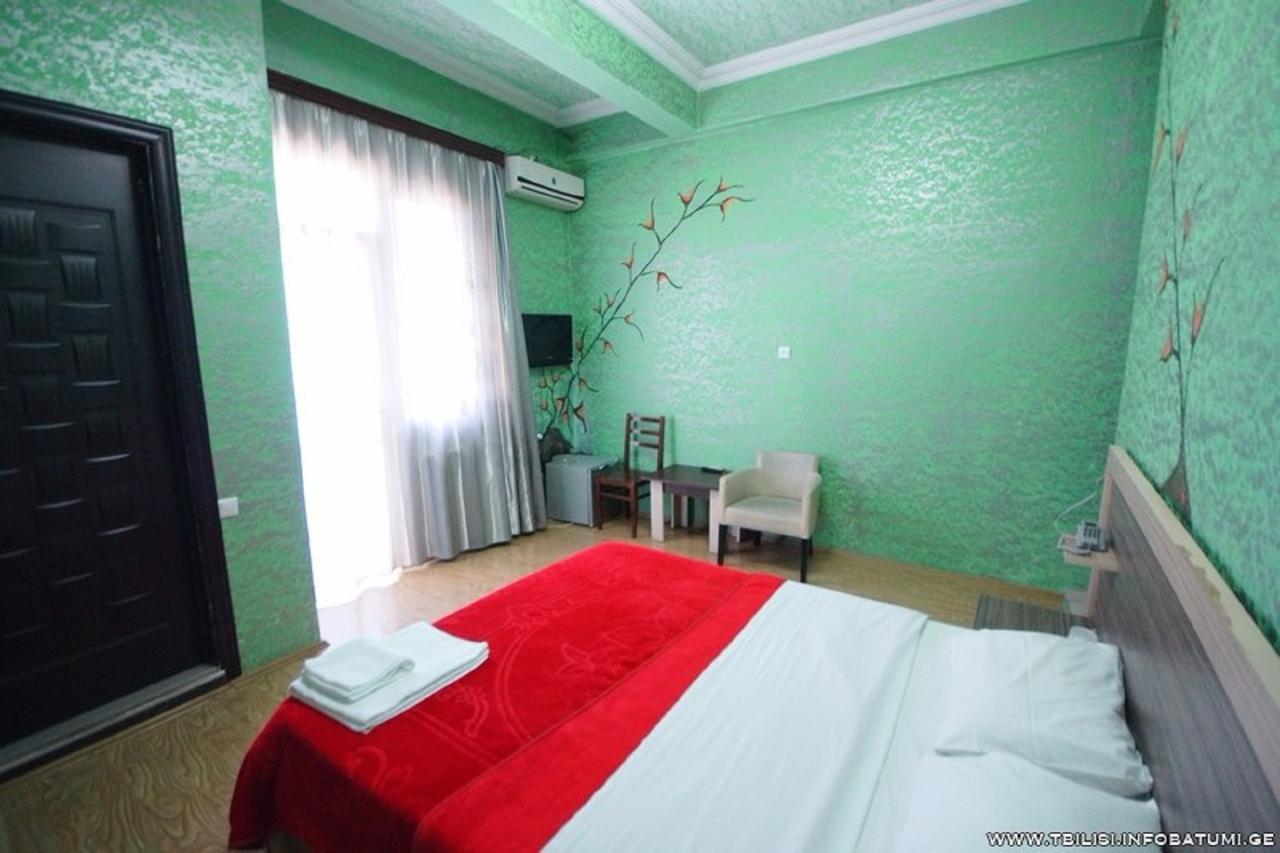 Hotel Vakhtanguri Batumi Exterior photo
