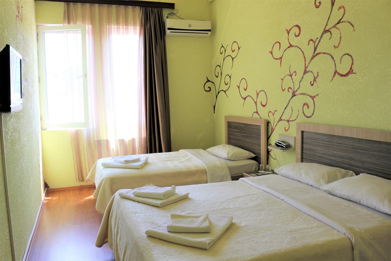 Hotel Vakhtanguri Batumi Exterior photo